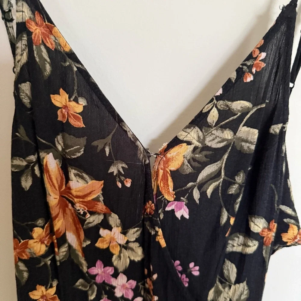 American Eagle Summer Preppy Floral Black Jumpsuit Sz XS V-Neck Tie Back Flowy - Picture 3 of 9